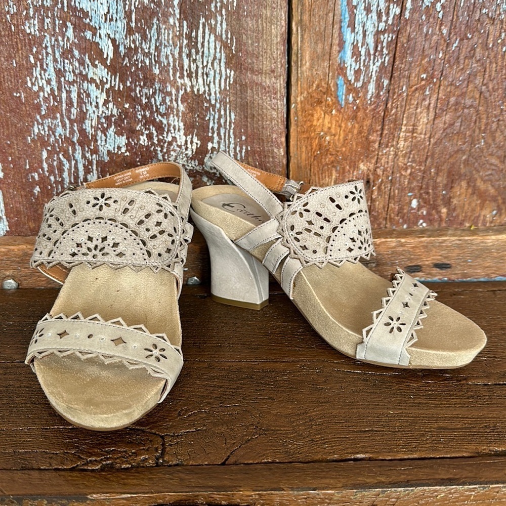 Earthies Gray Leather Laser Cut Out Chunky Heels 7.5